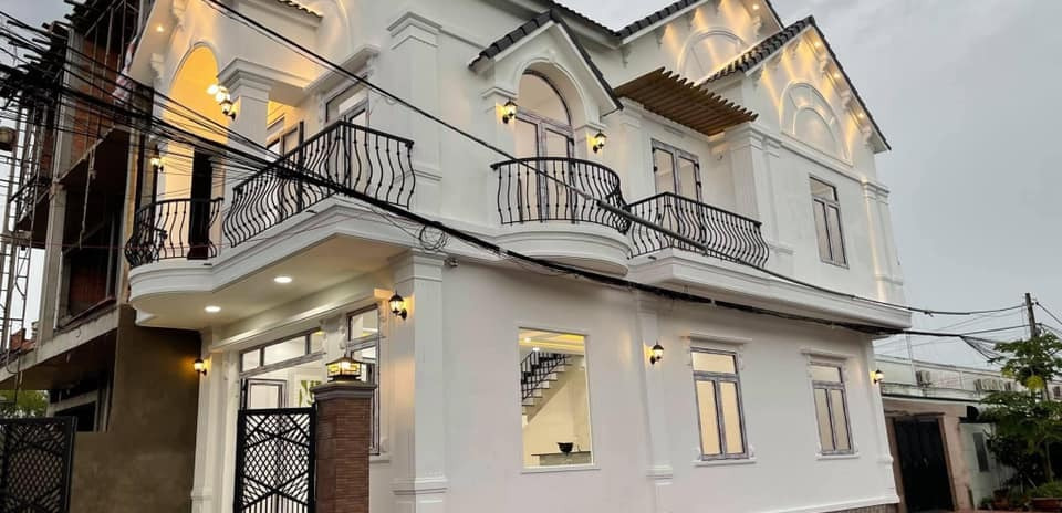 Bán biệt thự mini mái thái, 2 mặt tiền mới xây sắp hoàn thiện tại khu nhà ở Hoàng Hảo, Vĩnh Long