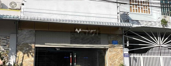 Hướng Tây, bán nhà có diện tích chung là 100m2 vị trí thuận lợi tại Vĩnh Lạc, Rạch Giá bán ngay với giá cực tốt từ 2.95 tỷ nhìn chung gồm 3 PN, 3 WC-03