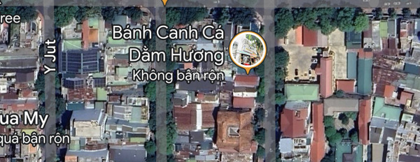 Trong nhà nhìn chung bao gồm 3 phòng ngủ, bán nhà ở diện tích chuẩn 60m2 bán ngay với giá vô cùng rẻ 15 tỷ vị trí tại Trần Phú, Đắk Lắk-02