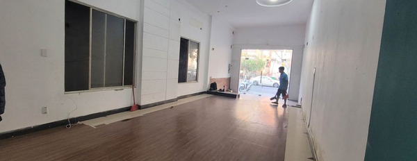 Cho thuê nhà 3 tầng mặt tiền đường Trần Phú, quận Hải Châu, đoạn kinh doanh sầm uất-02