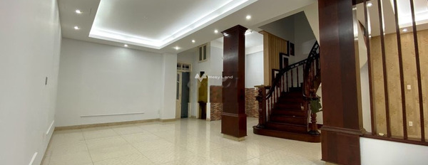 Vị trí đặt ngay tại Đường Số 9, Hồ Chí Minh cho thuê nhà giá thuê cực sốc từ 30 triệu/tháng, nhà gồm 8 phòng ngủ, 4 WC-03
