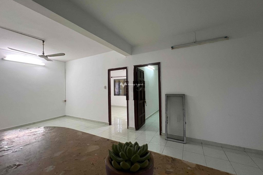 Trong căn này gồm 2 phòng ngủ, cho thuê căn hộ vị trí trung tâm Trương Vĩnh Ký, Hồ Chí Minh, 1 WC thuận mua vừa bán-01