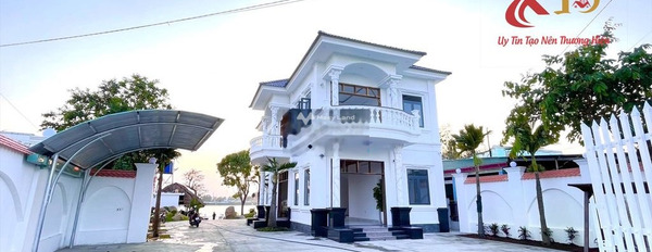 Ở Bình Hòa, Đồng Nai, bán nhà, bán ngay với giá mềm từ 12.8 tỷ có diện tích gồm 730m2, tổng quan trong nhà có 5 PN hãy nhấc máy gọi ngay-02