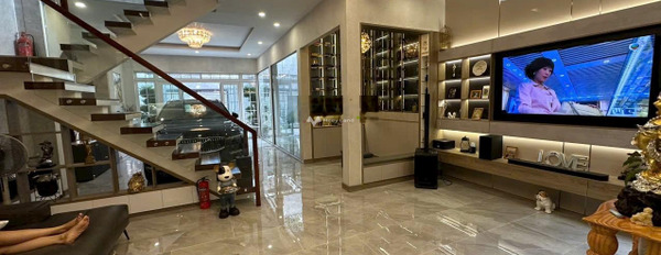 Trong ngôi nhà này có 6 PN bán nhà bán ngay với giá bất ngờ 20 tỷ diện tích gồm 106m2 vị trí đặt ngay trên Nguyễn Trọng Tuyển, Phường 10-03