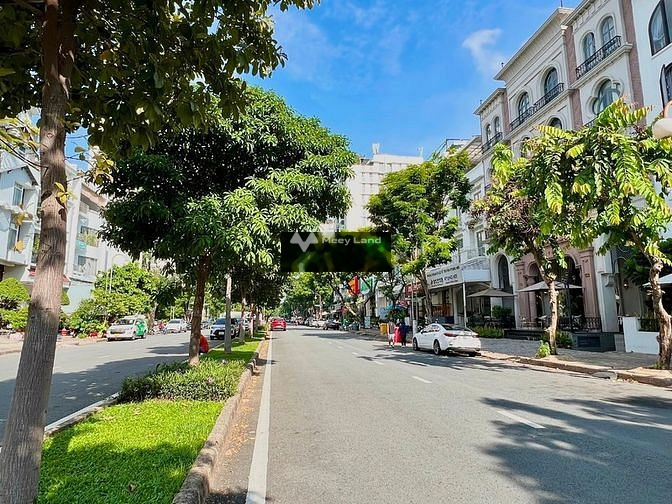 Cho thuê nhà vị trí thuận lợi ở Quận 7, Hồ Chí Minh, giá thuê phải chăng 240 triệu/tháng với diện tích thực 700m2, nhà này gồm 7 phòng ngủ-01