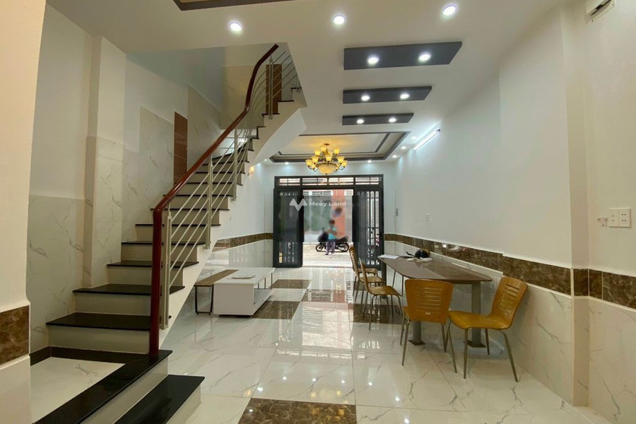 Căn nhà gồm 6 phòng ngủ bán nhà bán ngay với giá thương mại 8 tỷ có diện tích chung 48m2 vị trí mặt tiền tại Phú Nhuận, Hồ Chí Minh-01
