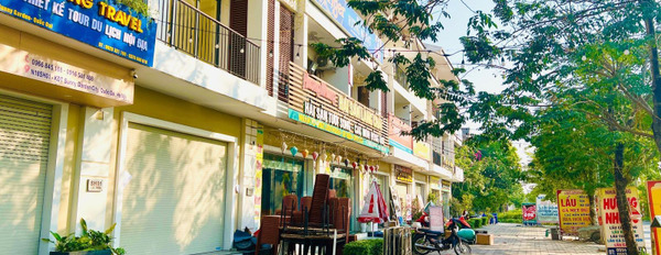 Ngay Sunny Garden City, bán liền kề căn nhà có nội thất cơ bản Cơ bản vị trí thuận lợi nằm trên Sài Sơn, Hà Nội diện tích tầm trung 100m2-03