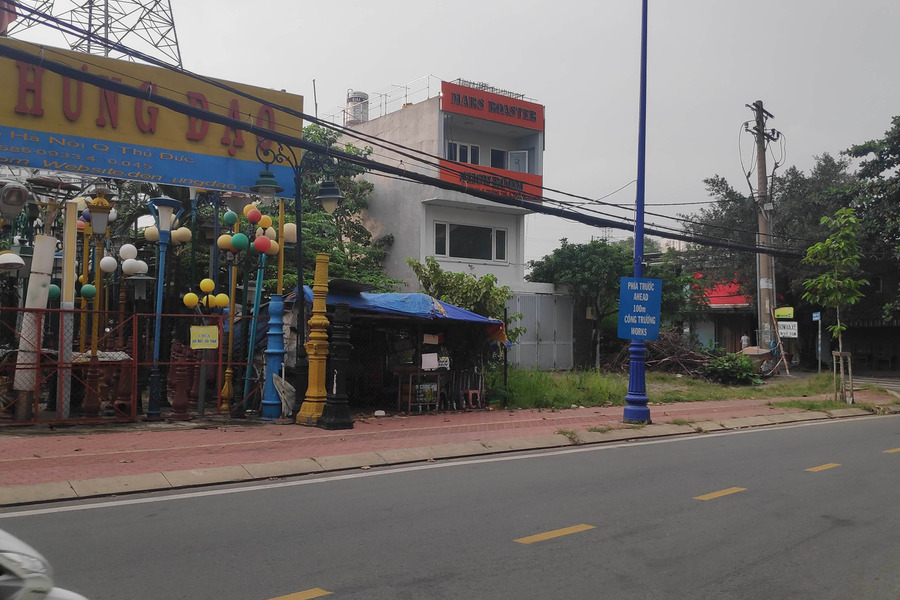 Chính chủ kẹt tiền cần bán lô đất kèm nhà, mặt tiền đường xa lộ Hà Nội, diện tích 280m2, giá 41.8 tỷ-01