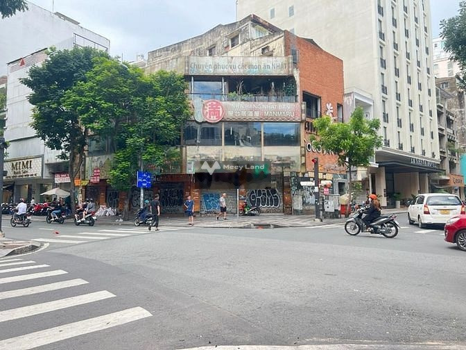 Vị trí đẹp tọa lạc trên Quận 1, Hồ Chí Minh cho thuê nhà thuê ngay với giá tốt bất ngờ chỉ 822 triệu/tháng, trong căn này thì gồm 3 PN, 3 WC-01