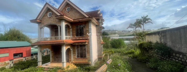 Hướng Tây - Nam, bán nhà diện tích chuẩn 1578m2 vị trí tốt ở Nam Hồ, Lâm Đồng bán ngay với giá ưu đãi từ 30 tỷ trong căn nhà này có 4 PN, 3 WC-02