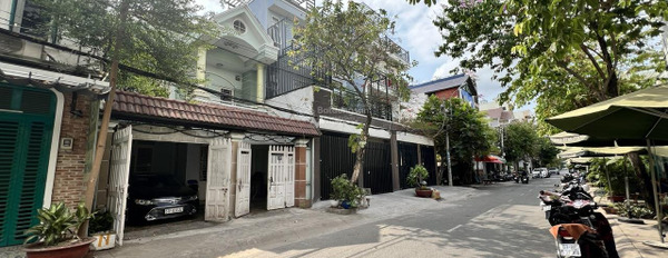 Trong nhà gồm có 4 PN, bán nhà ở diện tích rộng 140m2 bán ngay với giá hợp lý từ 20.8 tỷ vị trí đặt tọa lạc ngay tại Tân Thuận Tây, Hồ Chí Minh-03
