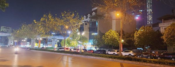 Giá chỉ 19 tỷ bán nhà có diện tích chung 95m2 vị trí ở Nguyễn Văn Huyên, Hà Nội căn này gồm có 19 PN vị trí siêu đẹp-02