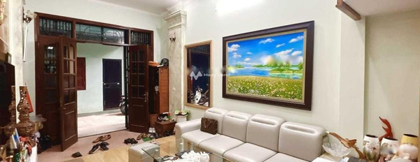 Ngôi nhà bao gồm 4 phòng ngủ, cho thuê nhà ở có diện tích 50m2 giá thuê mềm 12 triệu/tháng vị trí đặt tọa lạc ngay ở Trần Cung, Hà Nội-03