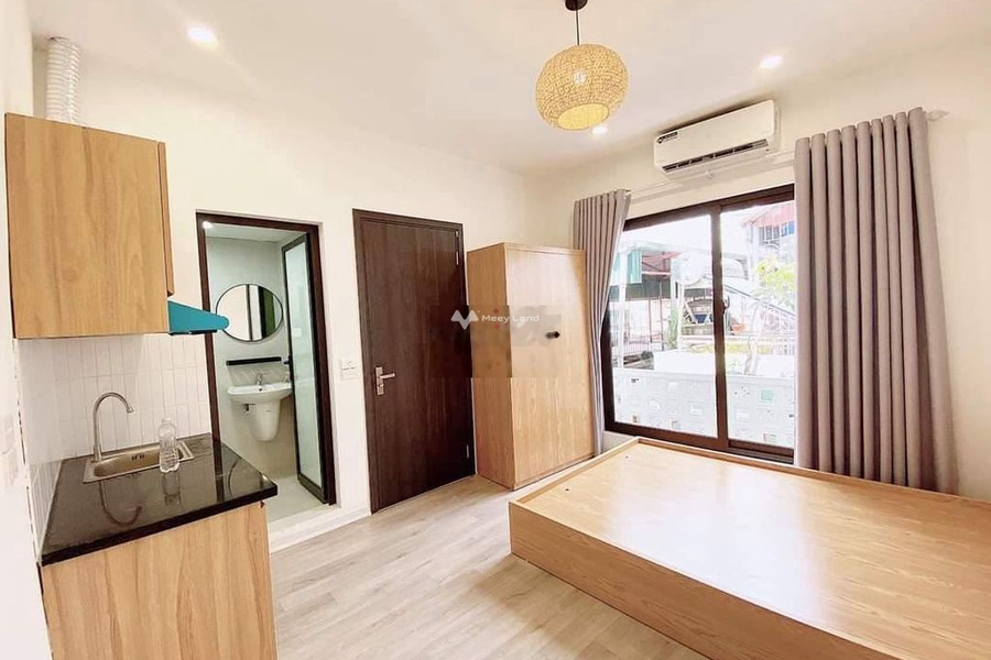 Nhà có 7 phòng ngủ bán nhà bán ngay với giá đề xuất 5.95 tỷ có diện tích rộng 40m2 mặt tiền tọa lạc tại Nguyễn Văn Huyên, Hà Nội-01