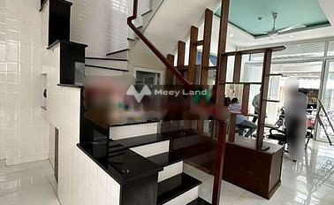Diện tích tầm trung 80m2, cho thuê nhà ở mặt tiền nằm tại Tân Bình, Hồ Chí Minh, trong nhìn tổng quan gồm 4 phòng ngủ, 6 WC ban công view đẹp-02
