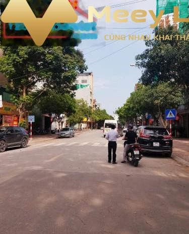 Nằm tại Long Biên, Hà Nội, bán nhà, giá bán cực êm chỉ 5.2 tỷ có diện tích rộng 65 m2, trong nhà 6 phòng ngủ ở lâu dài