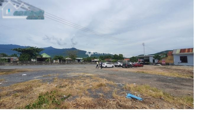 Mặt tiền tọa lạc gần Phú Lộc, Thừa Thiên Huế bán đất giá bán hấp dẫn từ 18.43 tỷ Diện tích đất 2094m2, đường giao thông 32 m-01