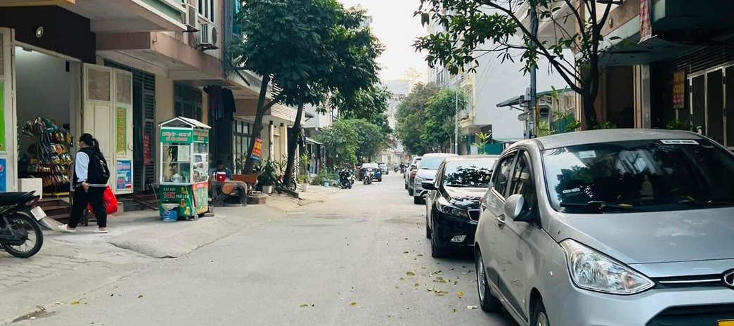 Bán đất Phú Diễn - Kinh doanh - Ô tô tránh nhau