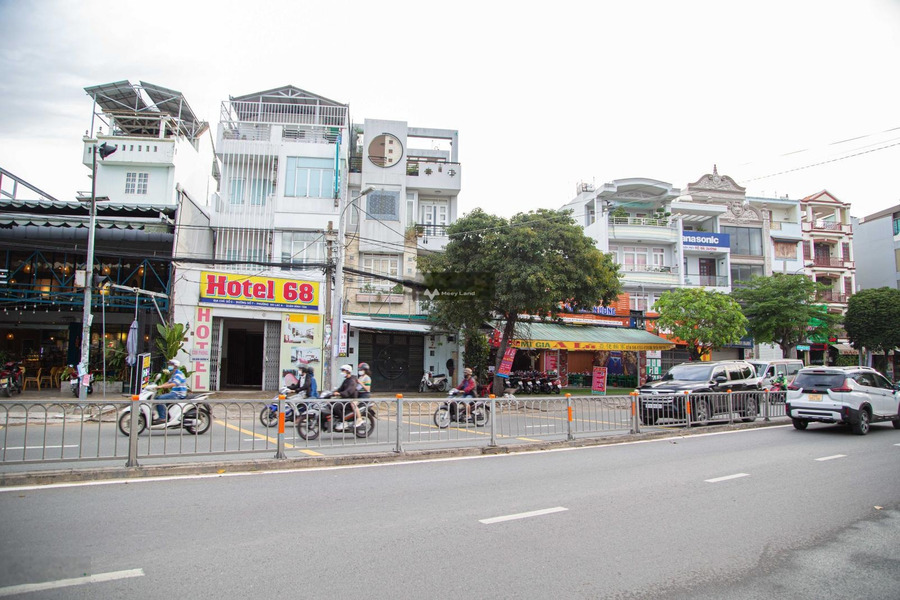 Nhà có 5 phòng ngủ, cho thuê nhà, giá thuê khởi điểm 35 triệu/tháng Diện tích nền 120m2 vị trí đặt nằm ngay Bình Tân, Hồ Chí Minh-01