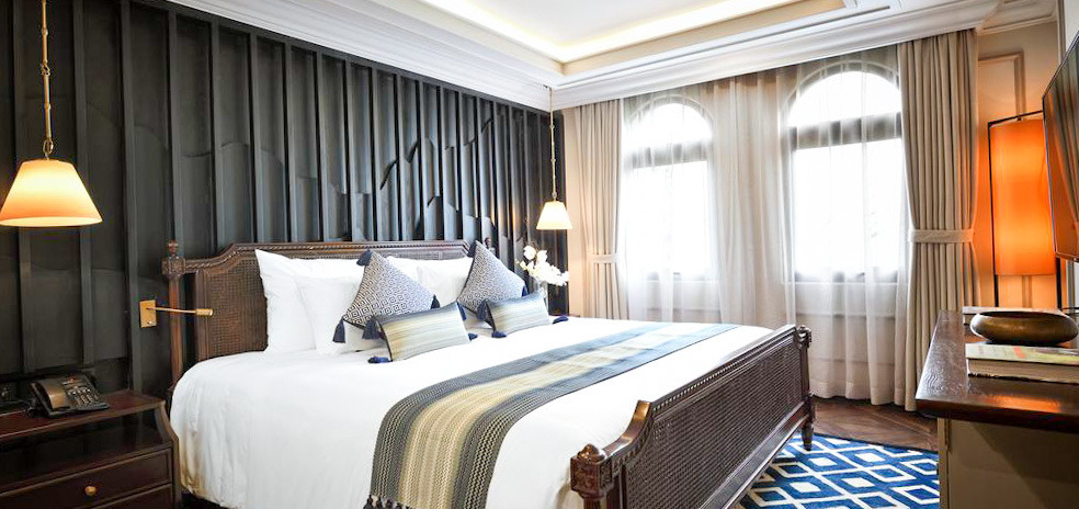 Bán gấp khách sạn 2 mặt tiền 90 phòng đường Nguyễn Thiện Thuật, khu phố Tây Nha Trang