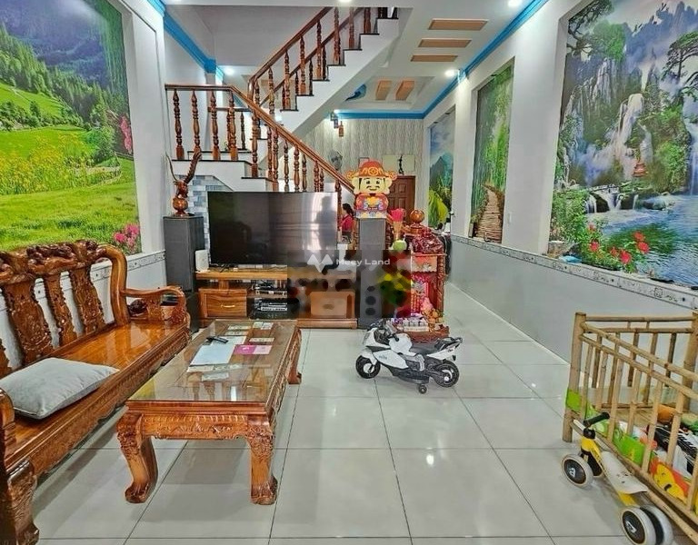 Tổng quan nhà bao gồm 3 phòng ngủ, bán nhà ở diện tích 75m2 bán ngay với giá thực tế 3 tỷ vị trí thuận lợi ở Huỳnh Thị Tươi, Dĩ An-01