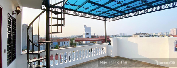 Bán nhà vị trí đặt tại trung tâm Việt Hưng, Long Biên bán ngay với giá cạnh tranh 9.2 tỷ có diện tích chính 55m2 tổng quan ở trong nhà có 6 PN-03