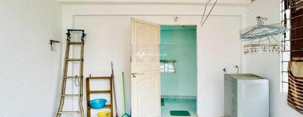 Cho thuê nhà có diện tích khoảng 28m2 vị trí đặt gần Trương Định, Hoàng Mai thuê ngay với giá siêu tốt chỉ 12.5 triệu/tháng, căn nhà này 3 PN, 4 WC-03