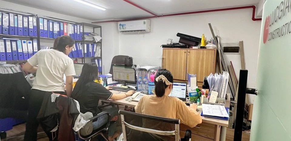 Thuê ngay với giá đề xuất chỉ 27 triệu/tháng cho thuê sàn văn phòng vị trí đặt tọa lạc ngay trên Quận 1, Hồ Chí Minh có diện tích chung 74m2
