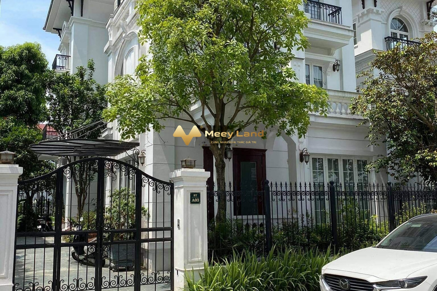 Nằm tại Embassy Garden, bán liền kề vị trí thuận lợi tọa lạc ngay tại Quận Bắc Từ Liêm, Hà Nội dt quy đổi 225 m2, nhà tổng quan bao gồm 3 phòng ngủ-01