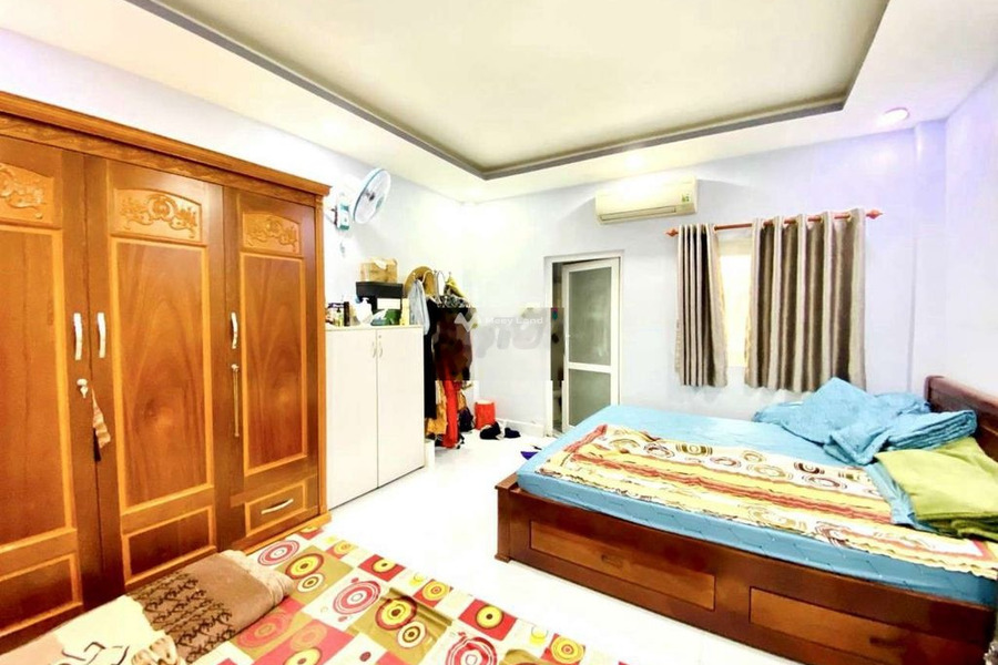 Bán nhà diện tích gồm 73m2 ngay ở Tân Thới Hiệp, Hồ Chí Minh giá bán cực êm 3.99 tỷ tổng quan căn này gồm có 3 phòng ngủ, 3 WC-01