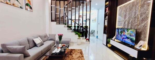 Bán hộ căn nhà Phía trong Trung Hòa, Hà Nội giá bán đàm phán chỉ 5.5 tỷ có diện tích chính 45m2 nhà có 6 phòng ngủ khách có thiện chí liên hệ ngay.-03