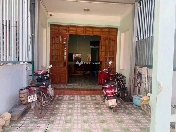 Tổng quan căn nhà này có 2 phòng ngủ, bán nhà ở diện tích chuẩn 160m2 bán ngay với giá mong muốn 2.95 tỷ vị trí đặt ở trung tâm Long Bình, Biên Hòa-01