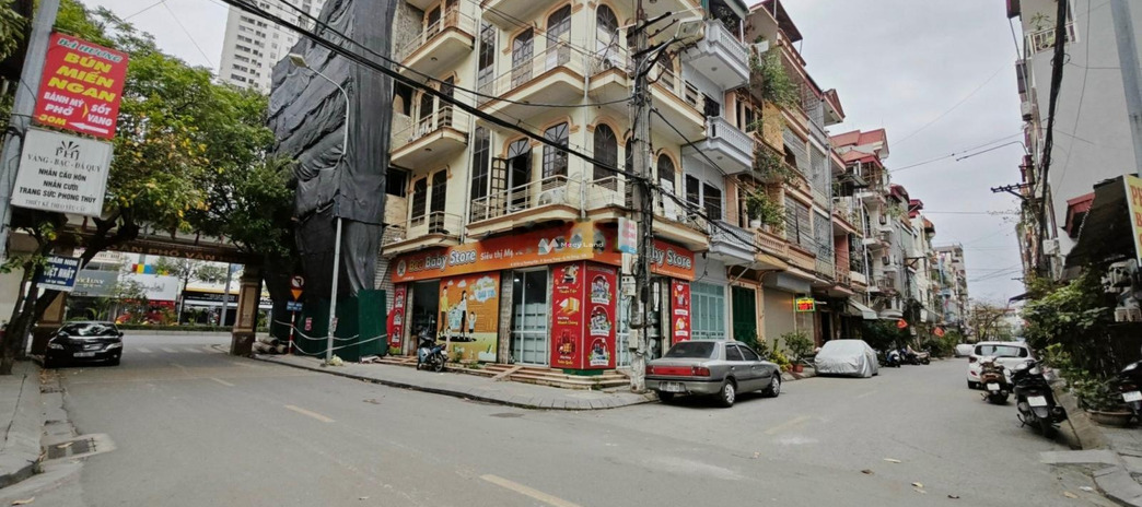 Bán nhà có diện tích gồm 50m2 vị trí mặt tiền ngay ở Hà Đông, Hà Nội bán ngay với giá chỉ từ chỉ 16.78 tỷ nhà có tổng cộng 6 phòng ngủ, 5 WC