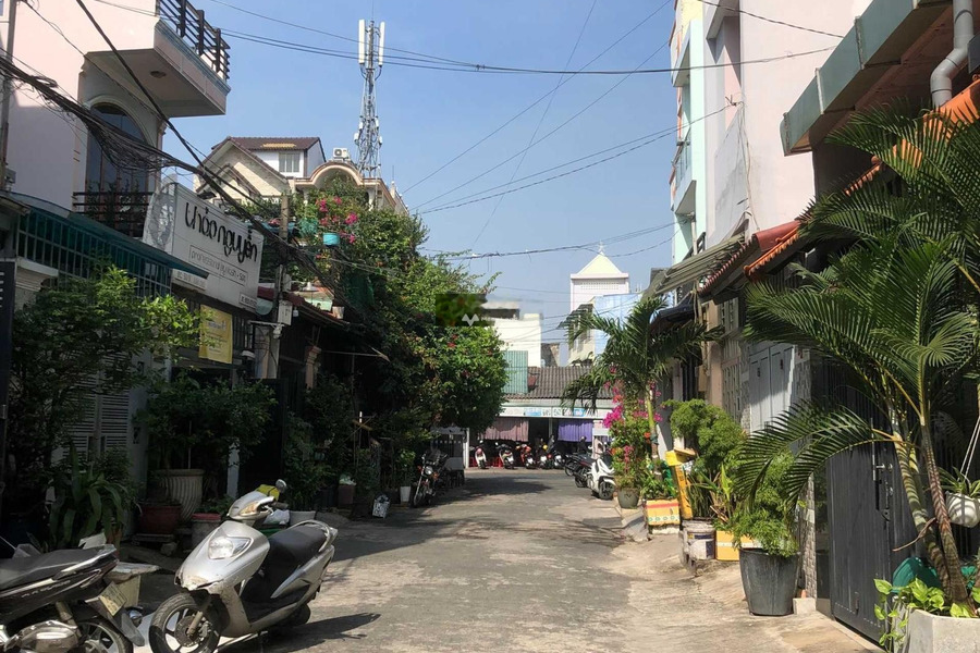 Bán nhà vị trí mặt tiền gần Dân Chủ, Hồ Chí Minh bán ngay với giá rẻ từ 11.5 tỷ có diện tích rộng 9154m2 hướng Tây - Nam ngôi nhà này có 3 PN-01