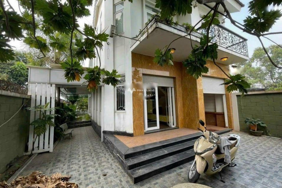 Cho thuê nhà, thuê ngay với giá bàn giao chỉ 15 triệu/tháng diện tích quy đổi 250m2 vị trí đặt gần Quốc Lộ 1A, Hồ Chí Minh-01