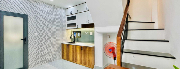 Nhà gồm 4 PN bán nhà ở diện tích 21m2 bán ngay với giá bất ngờ từ 4.3 tỷ vị trí hấp dẫn nằm ở Đinh Tiên Hoàng, Hồ Chí Minh-02