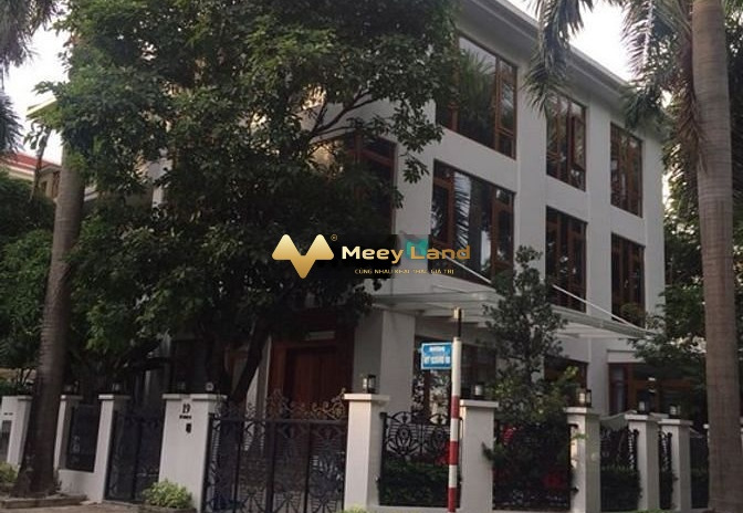 Cho thuê biệt thự vị trí đặt ở Đường N, Hồ Chí Minh, thuê ngay với giá cực rẻ 32 triệu/tháng dt rộng là 126 m2, trong căn này bao gồm 3 phòng ngủ, 4 W...