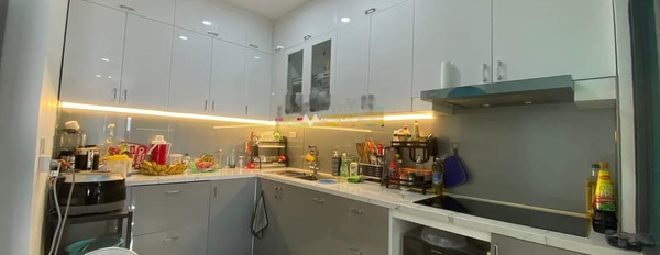 Trong căn này gồm 3 PN, cho thuê căn hộ hướng Đông - Nam vị trí thuận lợi ở Hoàng Mai, Hà Nội, 2 WC dọn vào ở ngay-03