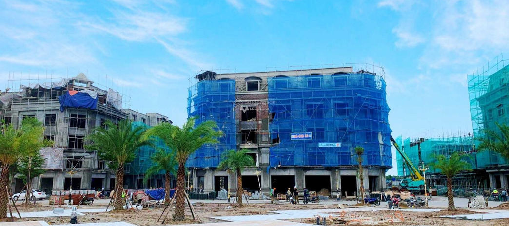 Bán shophouse giá 6,6 tỷ, diện tích 75m2 vị trí đặt tọa lạc ngay trên Móng Cái, Quảng Ninh