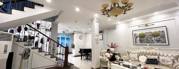Bán liền kề căn nhà có nội thất ưa nhìn Đầy đủ mặt tiền tọa lạc gần Dịch Vọng, Hà Nội bán ngay với giá quy định chỉ 60 tỷ diện tích thực là 196m2-03