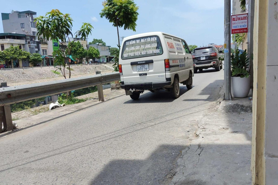 Nhà nhìn chung gồm có 3 phòng ngủ, bán nhà ở diện tích chuẩn 33m2 bán ngay với giá công khai chỉ 3.35 tỷ vị trí ngay trên Tam Hiệp, Hà Nội hướng Nam-01