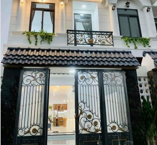 Cần bán nhà hẻm tại Lương Định Của, Pleiku, Gia Lai. Diện tích 95m2, giá 2,22 tỷ