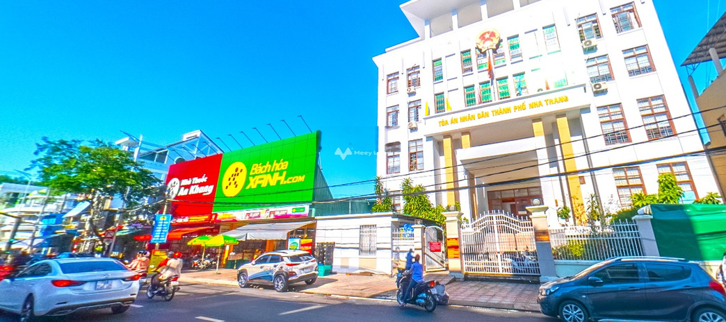 Vị trí đẹp ở Phước Tân, Khánh Hòa bán nhà bán ngay với giá đàm phán 17 tỷ diện tích gồm 170m2 trong nhà tổng quan gồm có 6 PN hãy nhấc máy gọi ngay