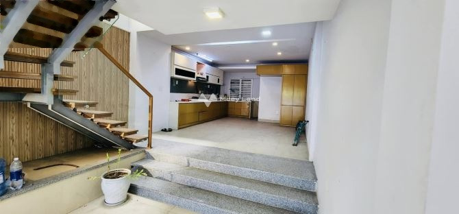 Căn nhà có tổng 5 phòng ngủ, cho thuê nhà, thuê ngay với giá thỏa thuận 25 triệu/tháng có diện tích thực 90m2 ngay ở Lê Thanh Nghị, Hải Châu-01