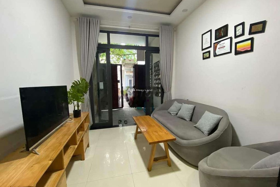 Vị trí mặt tiền tọa lạc gần Hải Châu I, Đà Nẵng cho thuê nhà thuê ngay với giá mềm 12 triệu/tháng, nhà có tổng 3 phòng ngủ, 4 WC-01