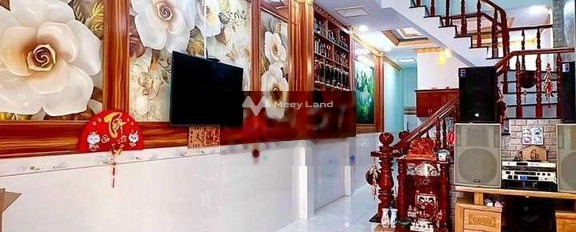 Ngôi nhà này gồm có 4 phòng ngủ bán nhà bán ngay với giá hấp dẫn 970 triệu diện tích khoảng 75m2 vị trí thuận lợi ở Hoàng Phan Thái, Bình Chánh-03