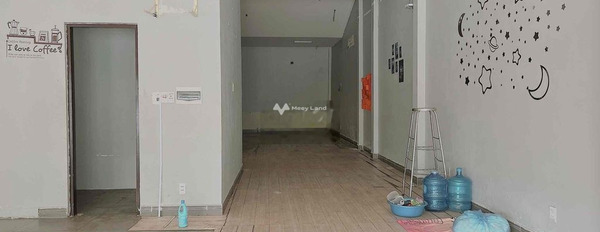 Nhà có 2 phòng ngủ cho thuê nhà ở có một diện tích sàn 240m2 giá thuê liền từ 16 triệu/tháng vị trí đặt vị trí ở Tân Thới Hiệp, Hồ Chí Minh-03