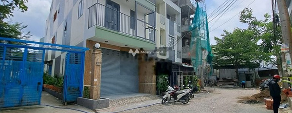 Cho thuê nhà có diện tích tổng 45m2 tọa lạc ngay ở Nguyễn Bình, Nhơn Đức giá thuê mua liền từ 8 triệu/tháng, căn nhà có tổng cộng 3 phòng ngủ, 3 WC-02