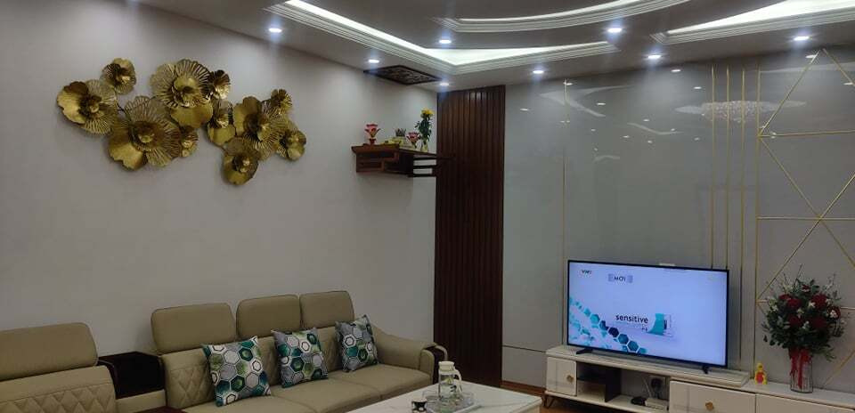 Cần bán căn hộ D5C Trần Thái Tông, 100m2, 3 phòng ngủ, 3 wc, view đẹp, giá 3 tỷ có thương lượng