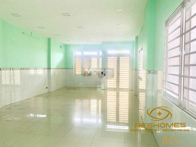 Vị trí thuận lợi ngay ở Đồng Khởi, Biên Hòa cho thuê nhà giá thuê khởi điểm 27 triệu/tháng, căn nhà gồm có tất cả 3 phòng ngủ, 3 WC-01